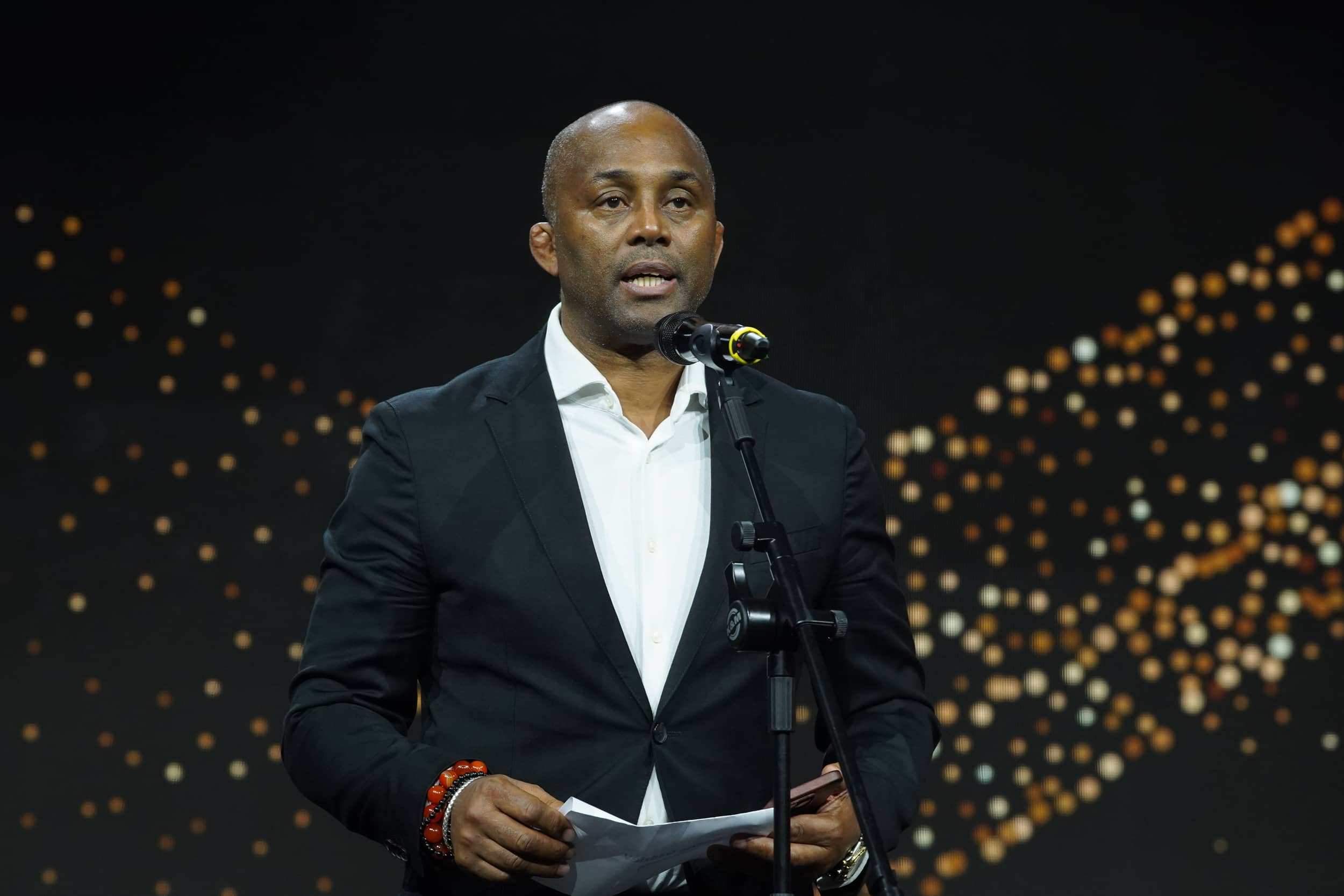 IMMAF president Kerrith Brown arrives in Bahrain for BRAVE CF 72