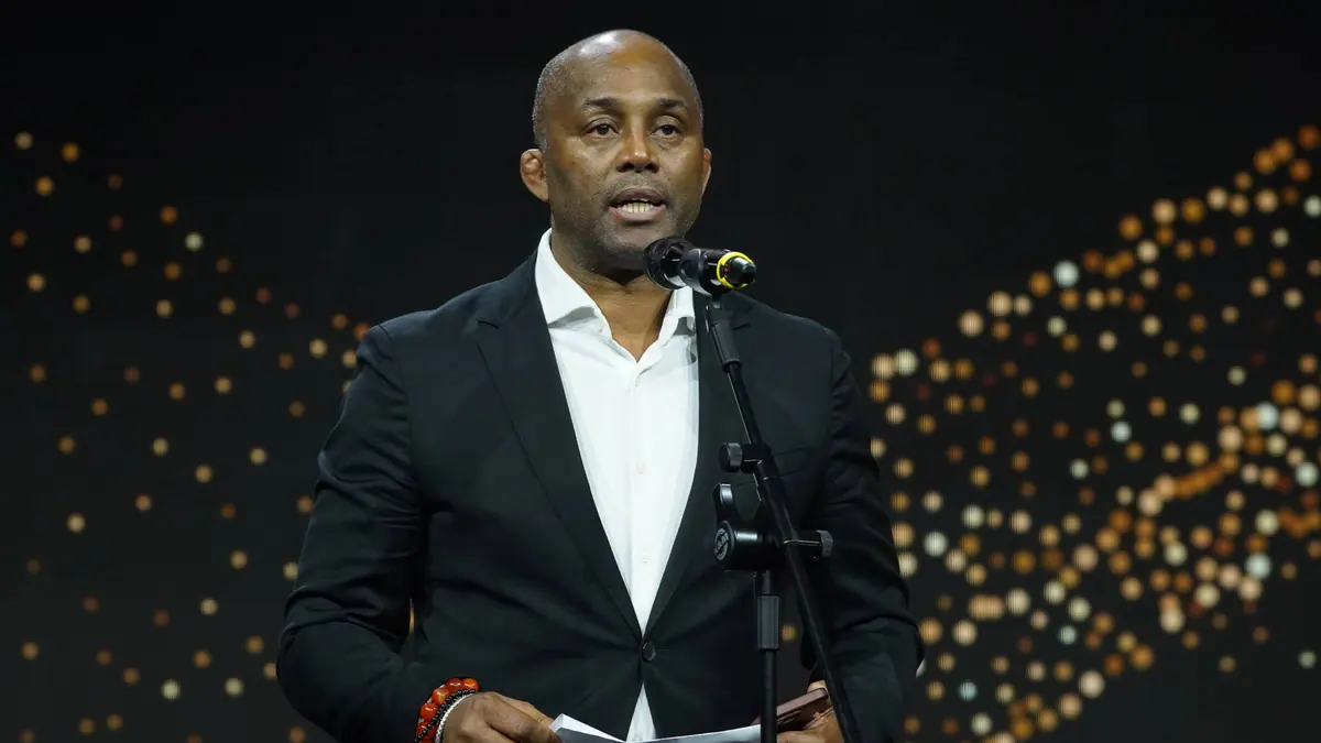 IMMAF president Kerrith Brown arrives in Bahrain for BRAVE CF 72