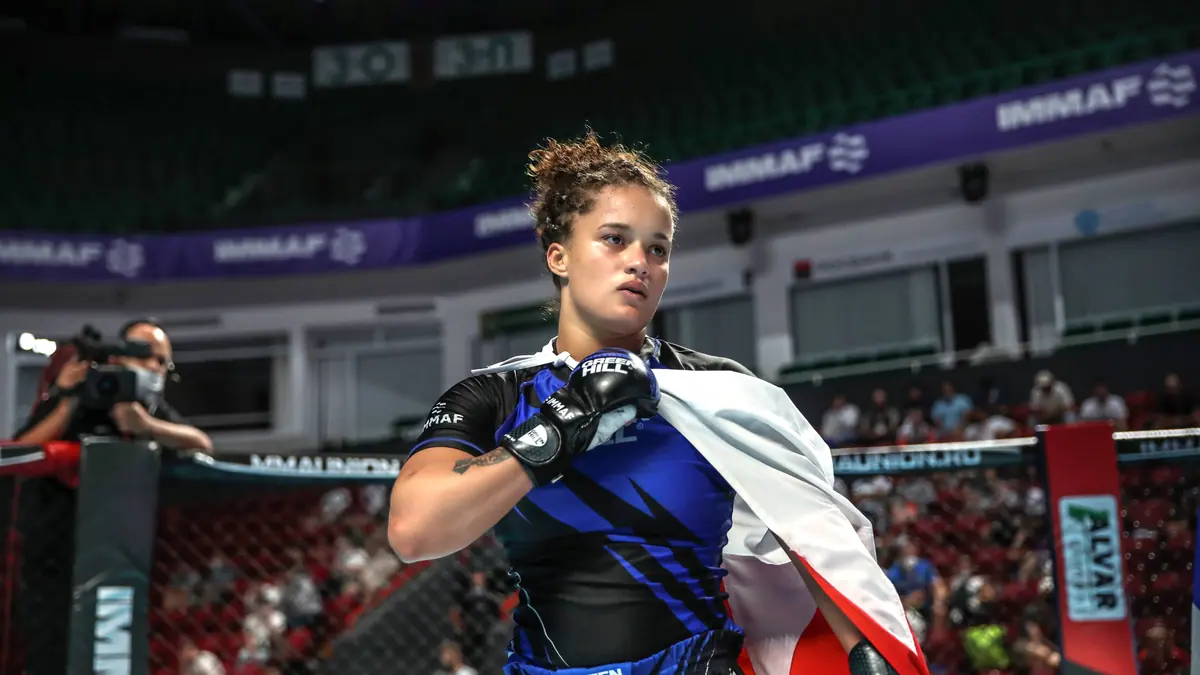 Best female amateur fighter in MMA history, Sabrina de Sousa signs for BRAVE CF