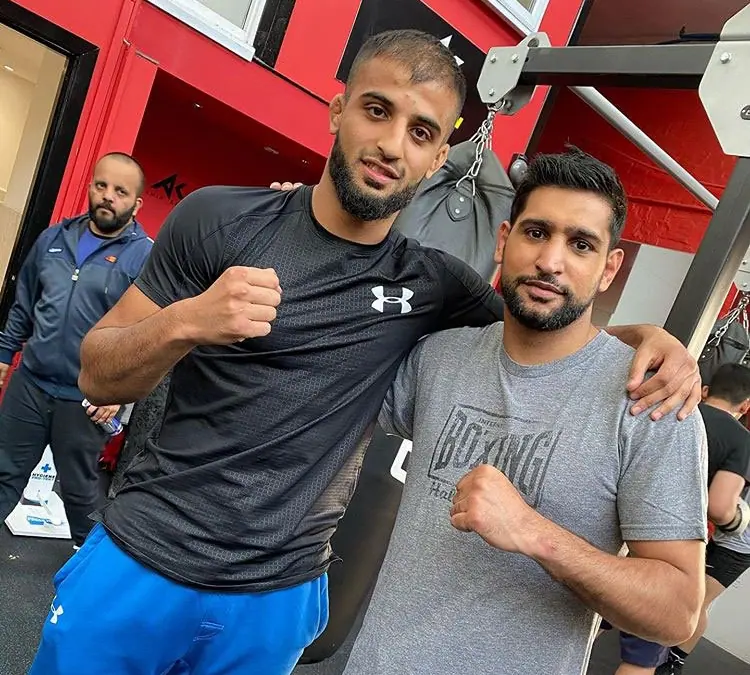 Top prospect Shoaib Yousaf training with Amir Khan ahead of BRAVE CF 40